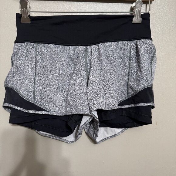 Lululemon Hotty Hot Short (Naked 4") size 6 - Picture 2 of 8
